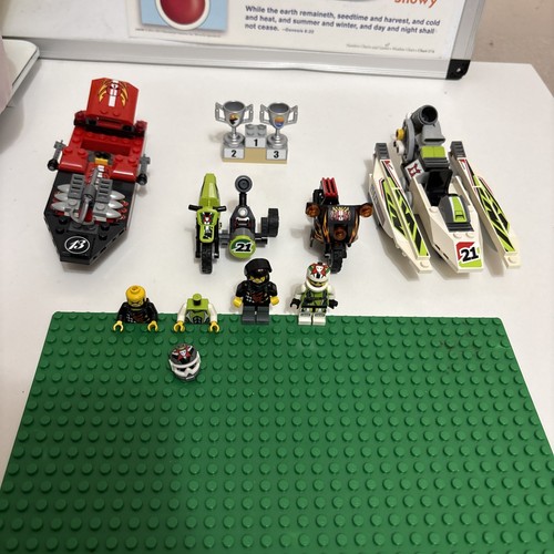 Lego world racers minifigure - world,