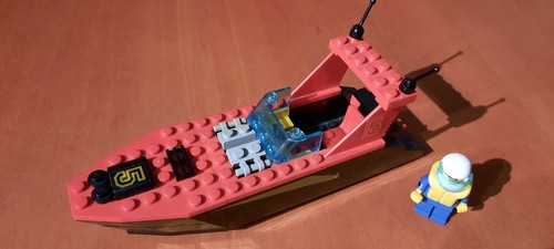 Motoscafo lego con - con, pilota